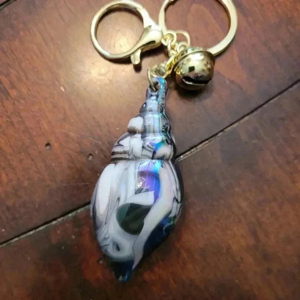 Iridescent Shell Keychain - Picture 4 of 4